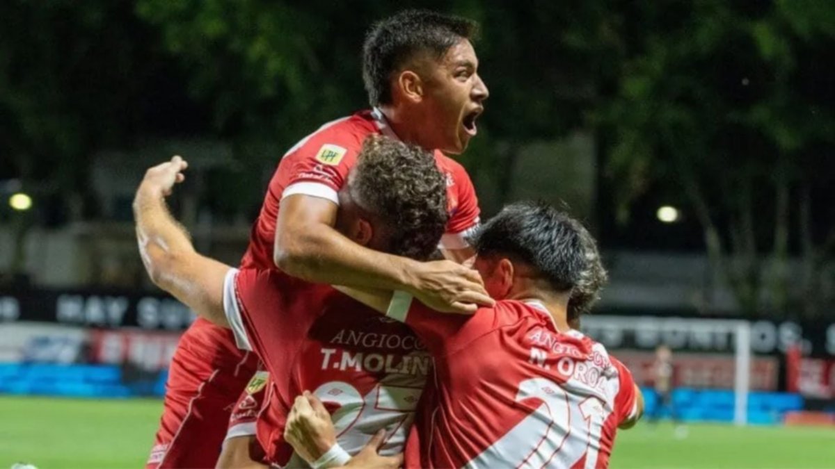 Argentinos igualó ante Huracán en La Paternal y subió a la punta