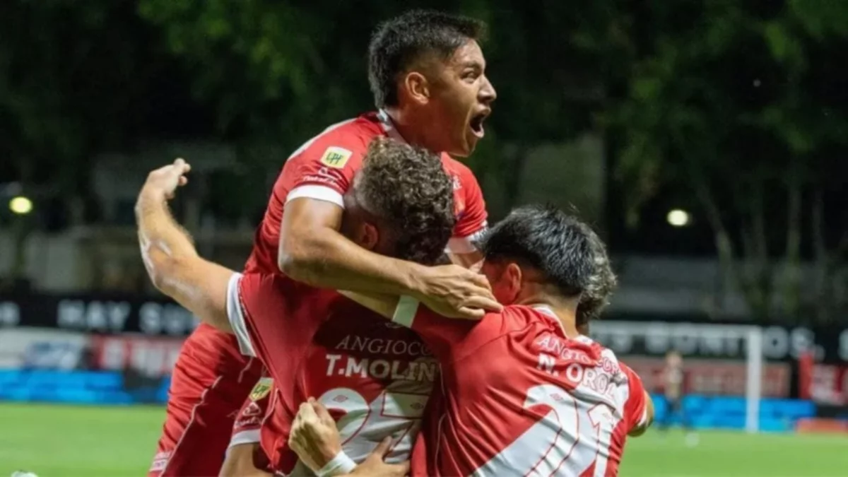 Argentinos igualó ante Huracán en La Paternal y subió a la punta