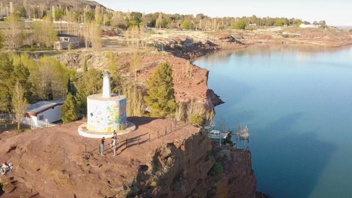 El turista que casi muere ahogado en El Chocón se bañaba en una zona no habilitada