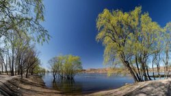 Verano, agua y diversión en el centro recreativo municipal de la Isla Jordán