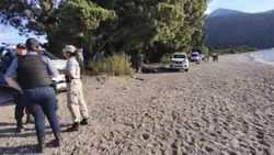 Investigan la presencia de una granada dentro de un auto sumergido en el lago Moreno