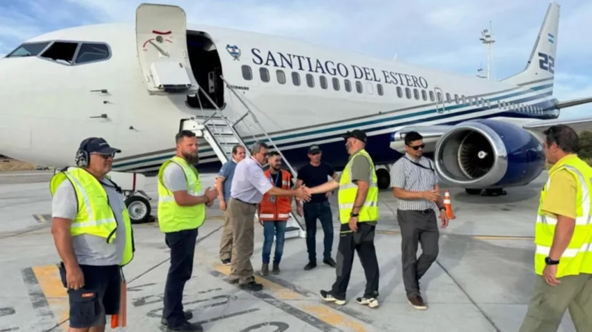 Llegó el Boeing 737 al incendio en Valle Magdalena: "Hay 3 aviones como éste en el mundo"