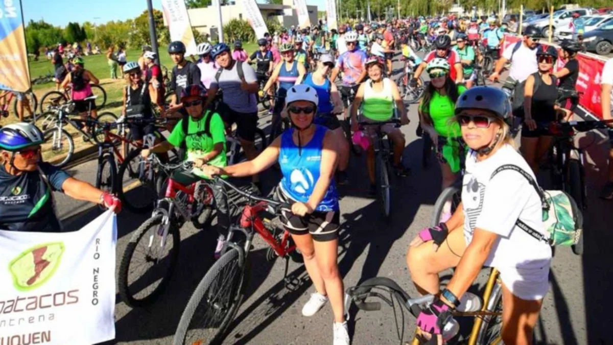 Con una multitudinaria bicicleteada, cerró el programa "Disfrutar Verano"