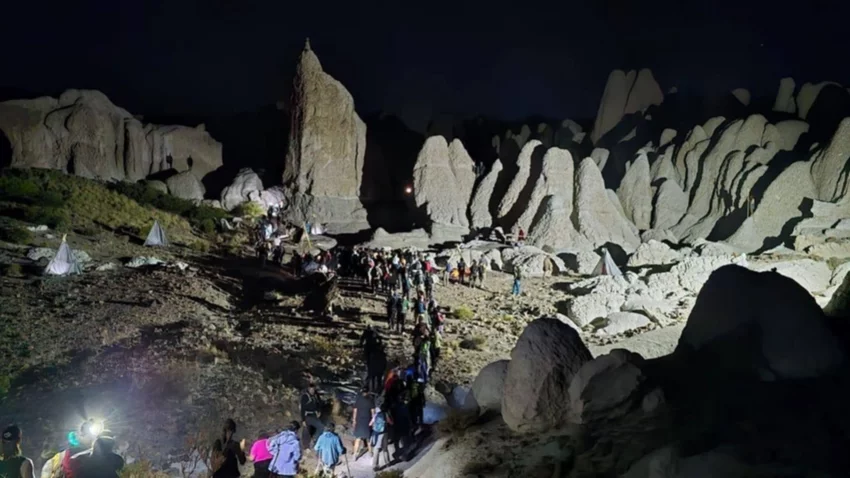 Un trekking de noche para viajar al pasado geológico y cultural del norte neuquino