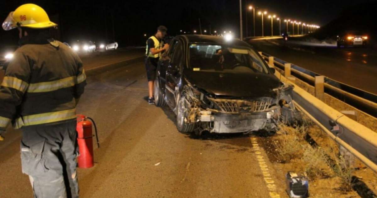 Manejaba borracho por Ruta 7, perdió el control del auto y chocó contra ...