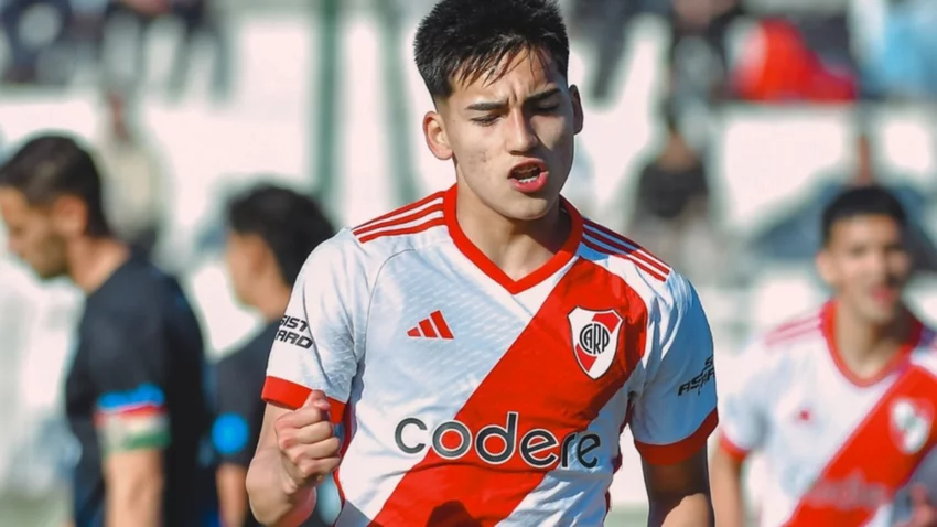¿Otro caso Echeverri en River?: el club inglés que vendría por Ian Subiabre