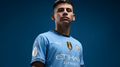 Claudio Echeverri fue presentado oficialmente en Manchester City