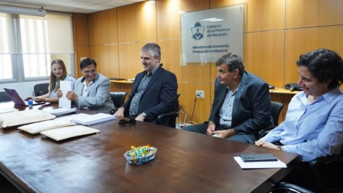 Habrá agua potable y cloacas para seis barrios de Neuquén y Centenario