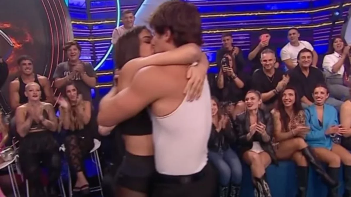 Tras su eliminación de Gran Hermano, Renato confirmó su noviazgo con una famosa
