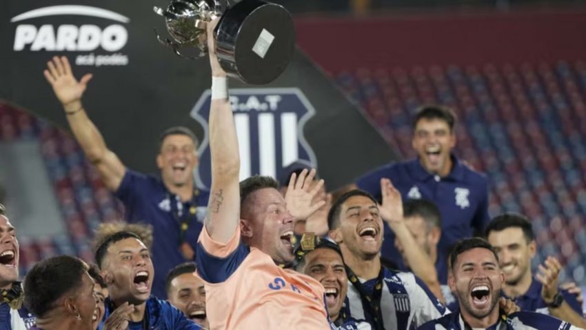 Talleres le ganó a River la Supercopa Internacional en una definición por penales histórica