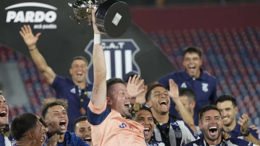Talleres le ganó a River la Supercopa Internacional en una definición por penales histórica