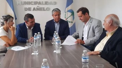 Firmaron convenio y Añelo se sumó al plan provincial Emplea Neuquén
