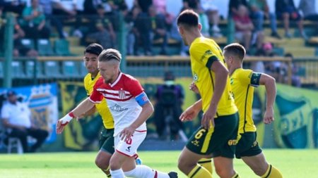 Estudiantes de La Plata dejó el invicto en Florencio Varela ante Defensa y Justicia