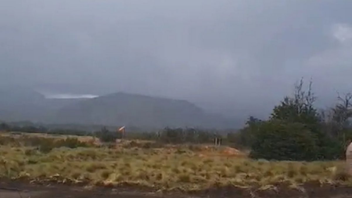 Las lluvias actuaron a favor y sigue contenido el siniestro en el Lanín
