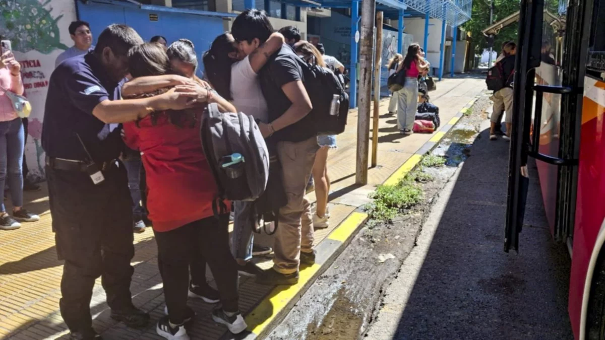 Más de 250 estudiantes rionegrinos y sus mascotas, regresaron desde Bahía Blanca