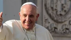 Mejoró la salud del Papa Francisco y le retiraron el estado "reservado"