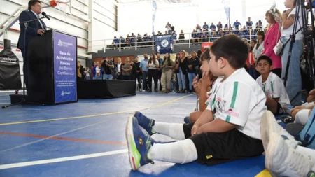 Quedó inaugurada la nueva sala de actividad física en el barrio Confluencia