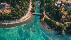 Turista murió ahogado, arrastrado por el río Correntoso en Villa La Angostura