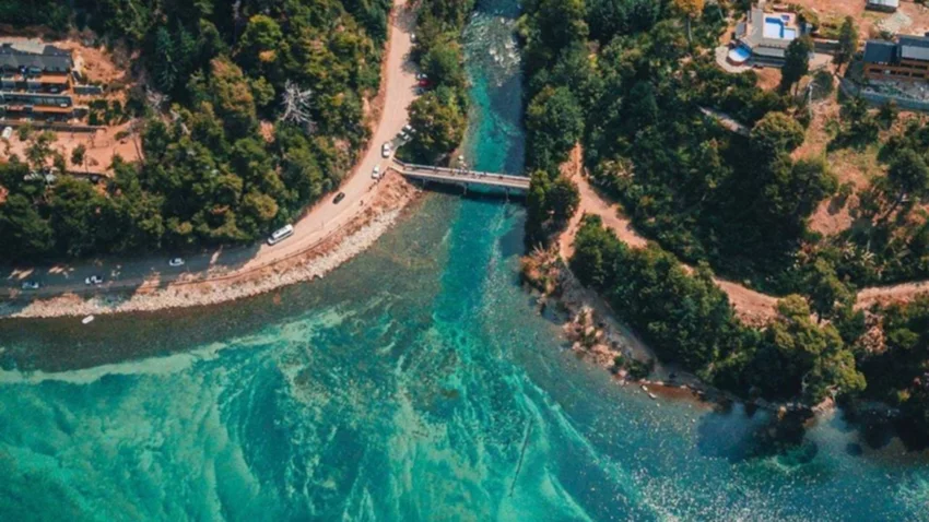 Turista murió ahogado, arrastrado por el río Correntoso en Villa La Angostura