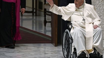 El Vaticano confirma las mejoras en la salud del papa