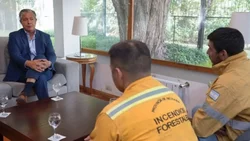 Rolando Figueroa recibió a brigadistas que combatieron el incendio en Valle Magdalena