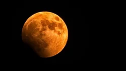 La Luna se tiñó de rojo: el impactante eclipse que no se verá hasta 2048