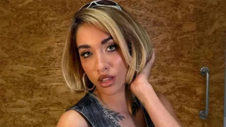 ¡Es furor! María Becerra presentó un videoclip oficial de su paso por la Fiesta de la Confluencia
