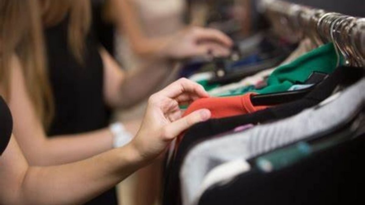 El Gobierno anunció baja de aranceles a la importación de ropa y calzado