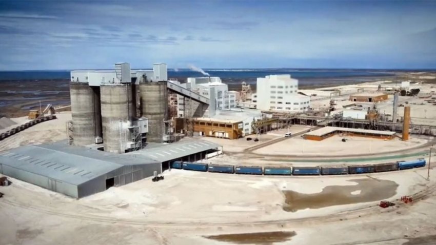 Crisis en Alpat, la única industria del Golfo San Matías suspendió su personal