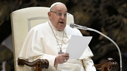 El papa Francisco sigue mejorando y deja la máscara de oxígeno
