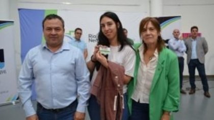 Entregaron 113 tarjetas del boleto estudiantil para universitarios de Río Negro