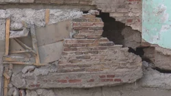 Denuncian a una constructora por un impactante derrumbe en el centro neuquino