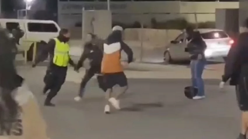 En patota, violento ataque a inspectores de tránsito de Neuquén