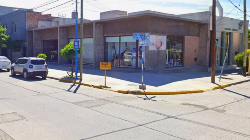 Escapaban con la ropa que habían robado y fueron atrapados