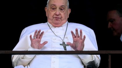 El equipo médico del Papa reveló que Francisco estuvo muy cerca de morir