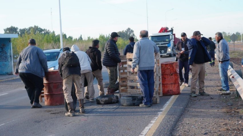 Caos de tránsito y demoras entre Centenario y Neuquén por un corte en la Ruta 7