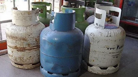 Llega el frío y ya preocupa el precio de las garrafas de gas en los barrios