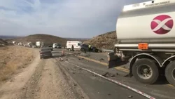 El tránsito en la Ruta 237 sigue cortado luego del choque entre un camión y un auto