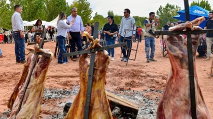 Rincón de los Sauces es la sede del Encuentro de Mujeres Asadoras de Chivo