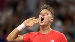 Jakub Mensik y un fin de semana soñado: conoció a Messi y le ganó a Djokovic