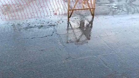En un barrio de Neuquén reclaman hace 30 años por un caño roto y temen desastres