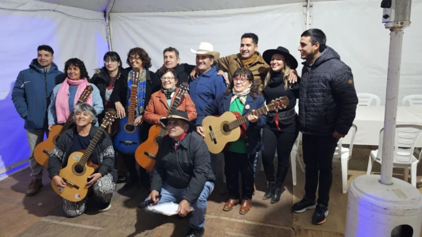 La música popular y la tradición se unieron en Varvarco