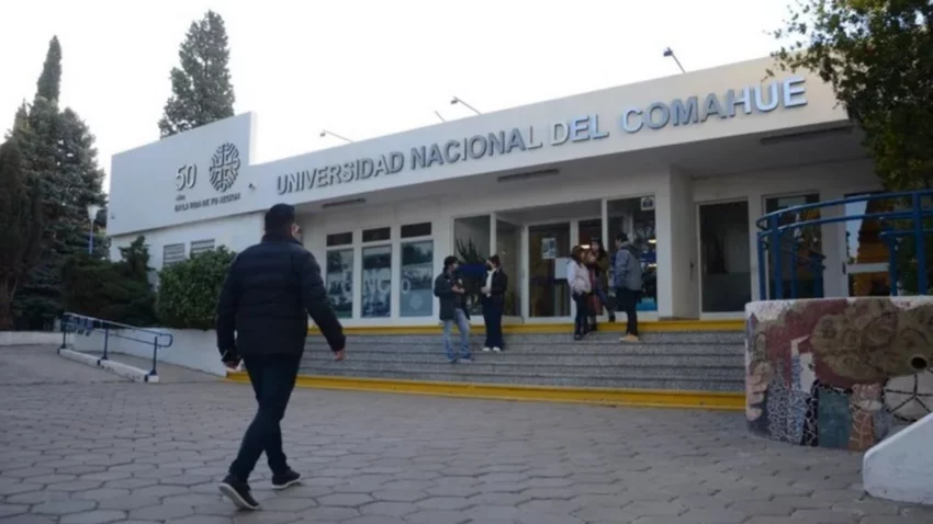 Acosaron a una estudiante de la UNCo: “Vení con nosotros, que somos varios”