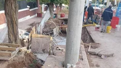 CALF señaló que no es responsable en la rotura del caño de agua ocurrida en el centro de Neuquén