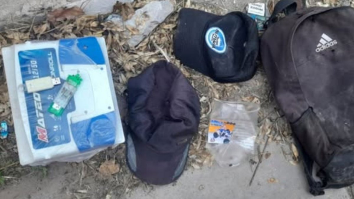 Quiso forzar un auto en Centenario y terminó detenido con una batería robada