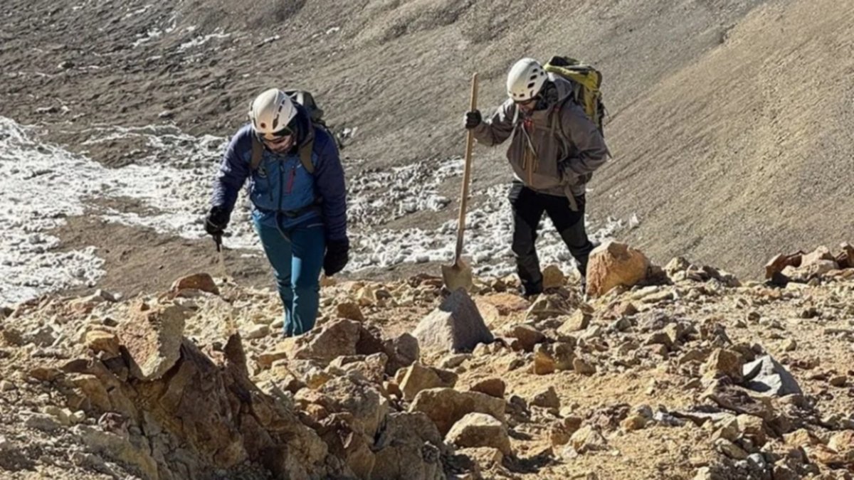 Instalaron un cable de acero a más de 4000 metros de altura en el "Techo de la Patagonia"