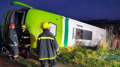 Trágico vuelco de un micro: cuatro muertos y más de veinte heridos