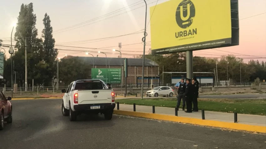 La Policía frustró un corte de calle en el acceso al aeropuerto de Neuquén