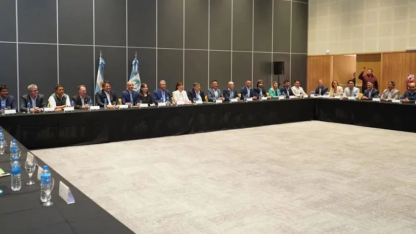 Gobernación al rescate de los municipios: financiamiento millonario para mejorar la recaudación