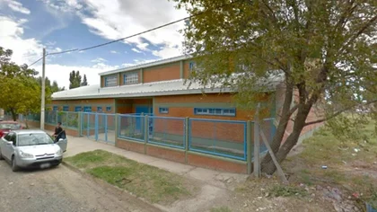 Un alumno de quinto año le pegó al director de un colegio en Cinco Saltos